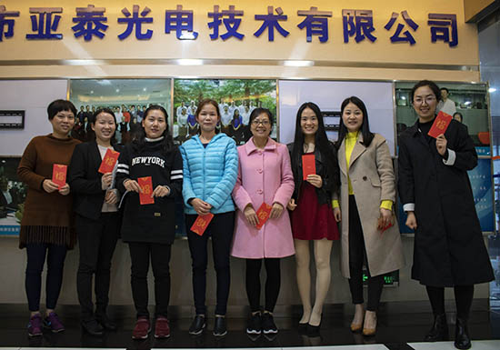 2019三八妇女节，深圳市亚泰光电技术有限公司坚守工作岗位的女神们