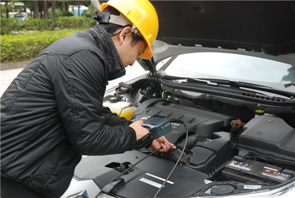 HIE系列便携式内窥镜在汽车检修中的运用